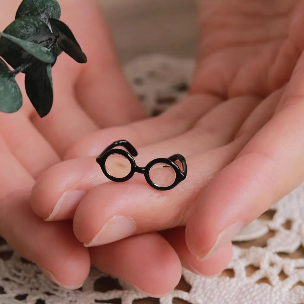 Chic Black Frame Glasses Ring