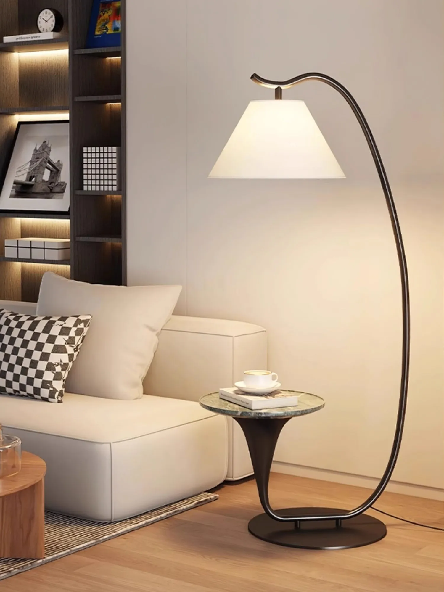 Curvature Floor Lamp